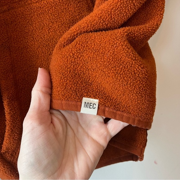 🌼 5/$25 MEC Acclimate shrug off jacket fleece outdoor camping unisex boys 12 - Picture 4 of 11